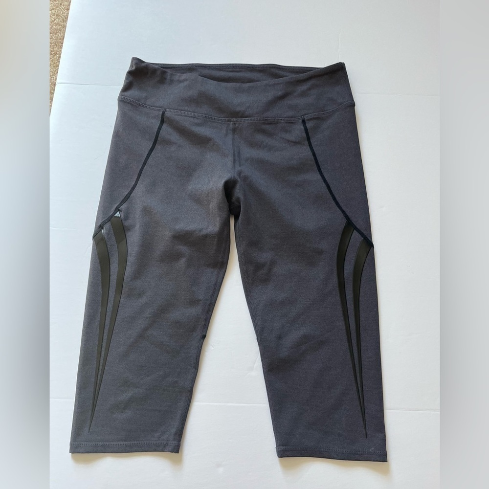 Fabletics Charcoal Gray with Black Stripe Athletic Capris Size Medium